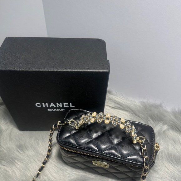 Chanel VIP Makeup Black Shoulder/handle bag~NIB - Picture 2 of 10